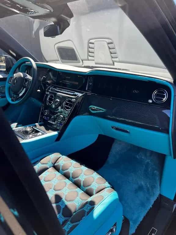 Rolls-Royce Cullinan Black Badge Cullinan 02/2026-photo-10