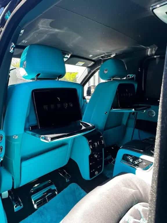 Rolls-Royce Cullinan Black Badge Cullinan 02/2026-photo-12