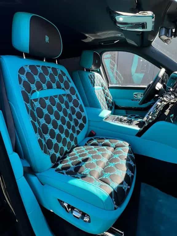 Rolls-Royce Cullinan Black Badge Cullinan 02/2026-photo-13