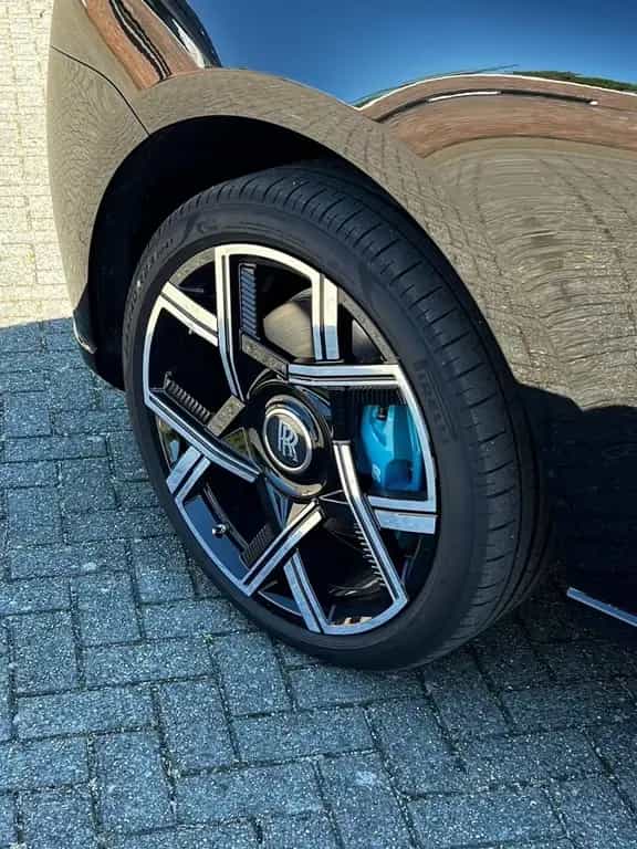 Rolls-Royce Cullinan Black Badge Cullinan 02/2026-photo-2