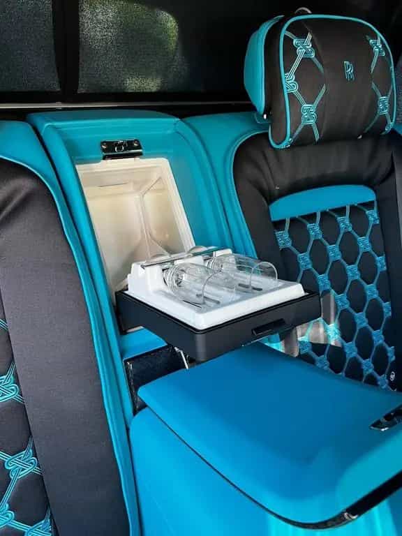 Rolls-Royce Cullinan Black Badge Cullinan 02/2026-photo-5
