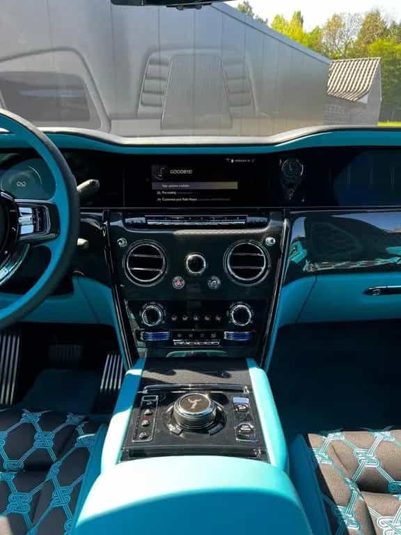 Rolls-Royce Cullinan Black Badge Cullinan 02/2026-photo-8