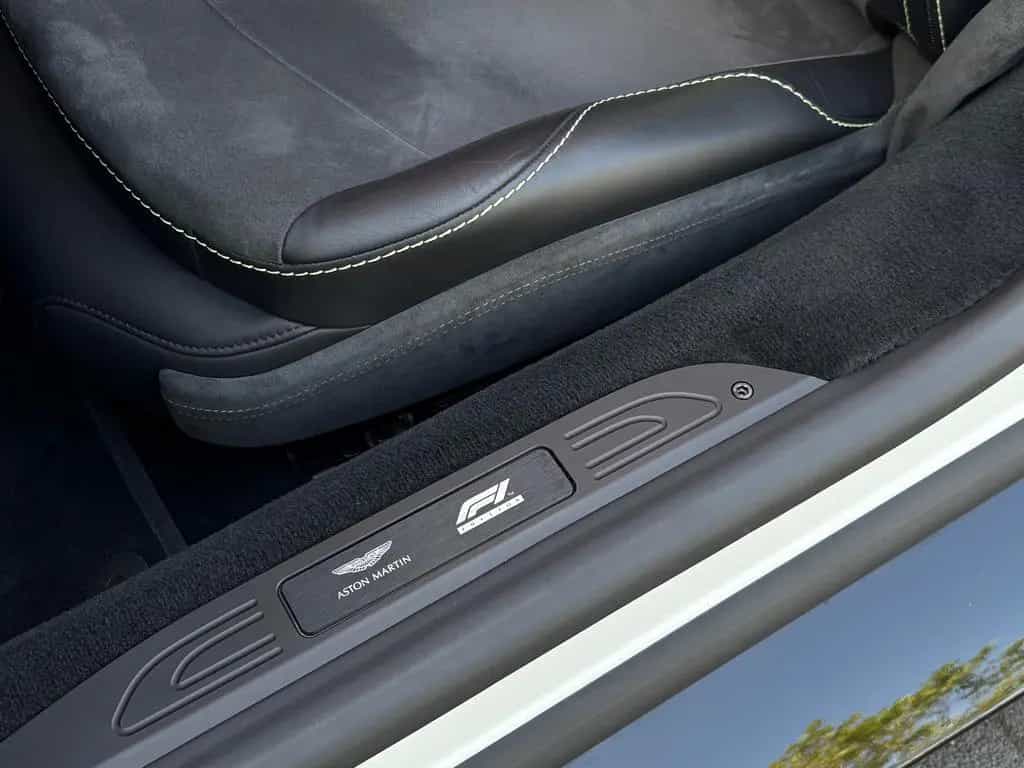 Aston Martin V8 Vantage ROADSTER F1-EDITION CARBON NAVI 1HAND 02/2023-photo-19