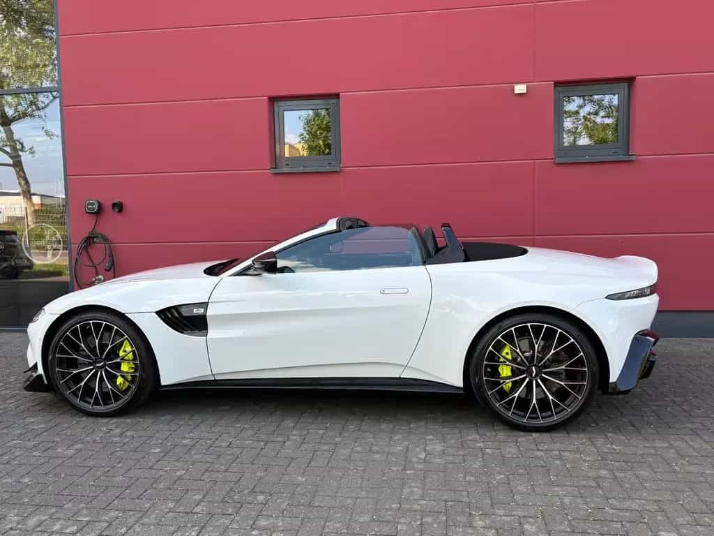 Aston Martin V8 Vantage ROADSTER F1-EDITION CARBON NAVI 1HAND 02/2023-photo-4