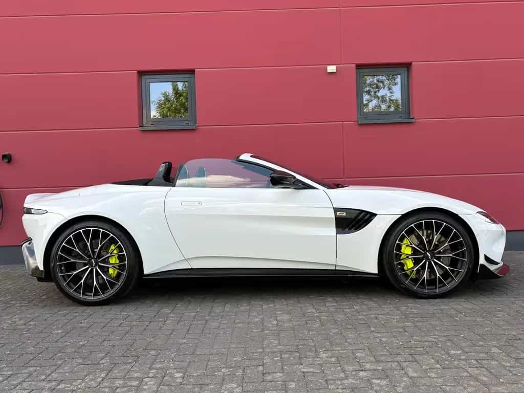 Aston Martin V8 Vantage ROADSTER F1-EDITION CARBON NAVI 1HAND 02/2023-photo-5