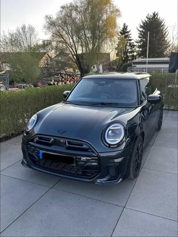 MINI Cooper S John Cooper Works Trim 08/2024-photo-0