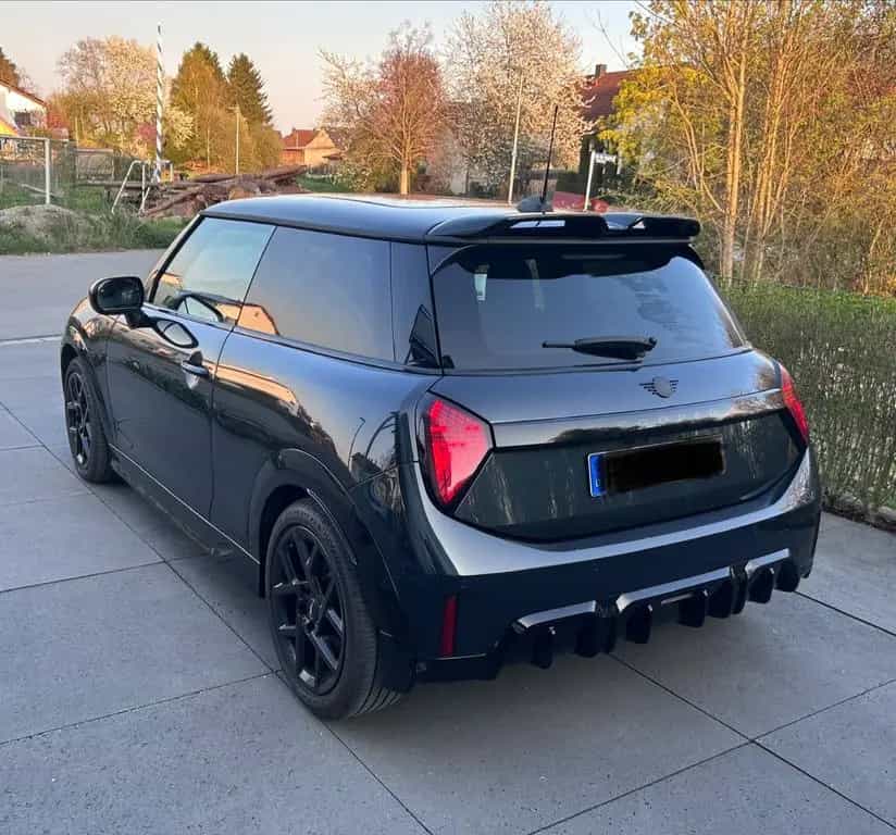 MINI Cooper S John Cooper Works Trim 08/2024-photo-2