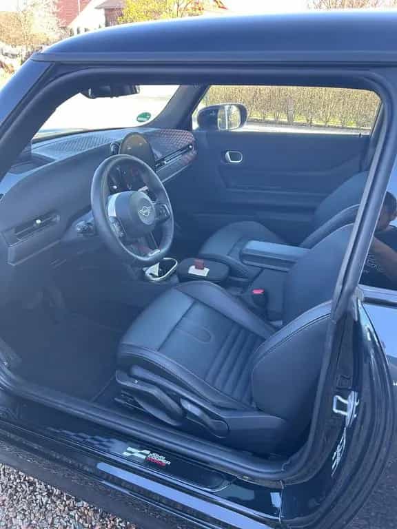 MINI Cooper S John Cooper Works Trim 08/2024-photo-6