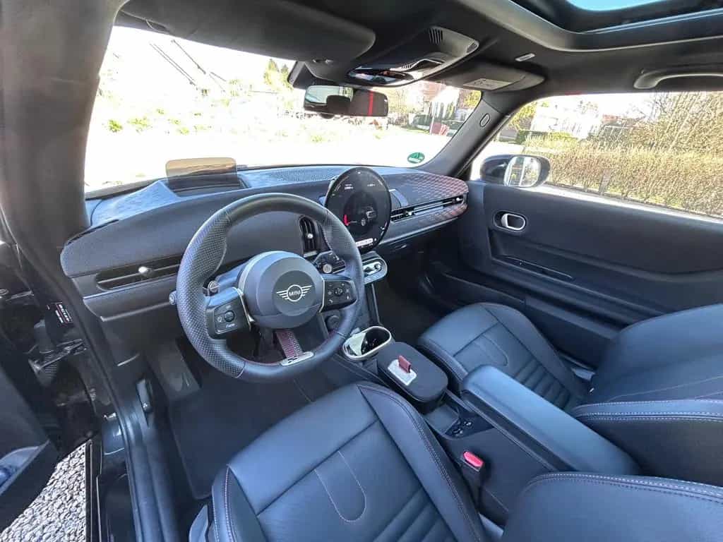 MINI Cooper S John Cooper Works Trim 08/2024-photo-7