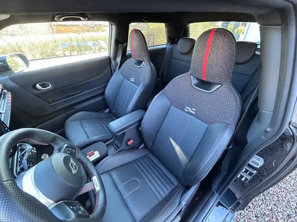 MINI Cooper S John Cooper Works Trim 08/2024-photo-8