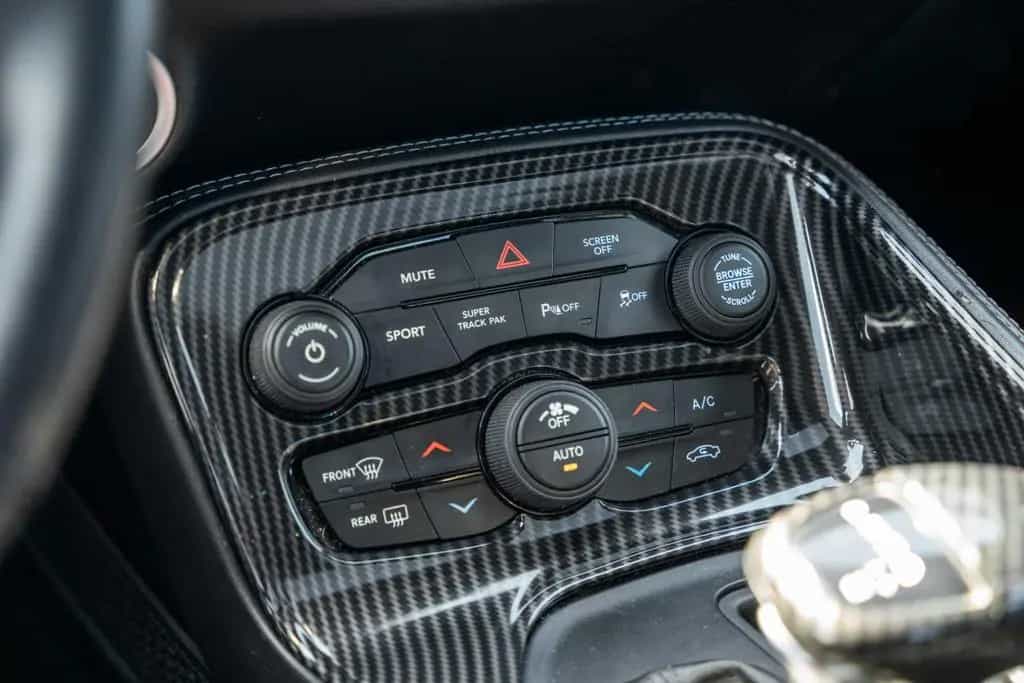Dodge Challenger 3,6 V6 Gt LEDER KAMERA ACC TOP 03/2018-photo-37