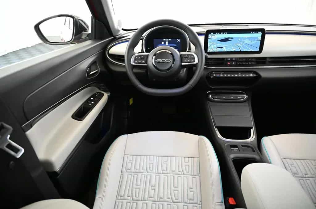 Fiat 600 1.2 Hybrid 101 DCT6 La Prima LED/NAVI/SHZ/18 01/2025-photo-34