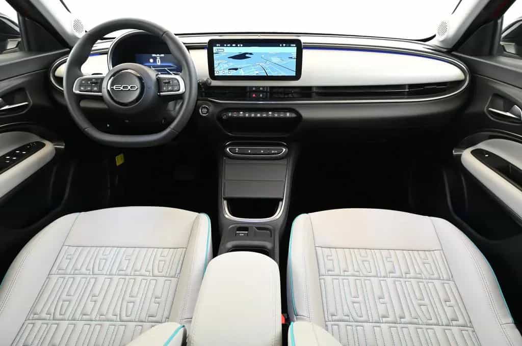 Fiat 600 1.2 Hybrid 101 DCT6 La Prima LED/NAVI/SHZ/18 02/2025-photo-10