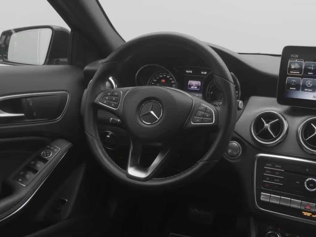 Mercedes-Benz GLA 200 d 4MATIC 10/2018-photo-16
