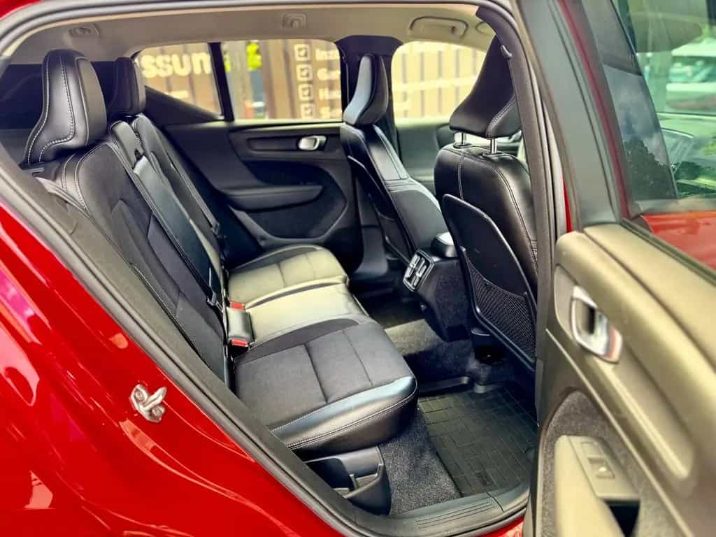 Volvo XC40 XC 40 D4 Momentum AWD *360K*LED*HARMAN*NAVI*SHZ* 01/2019-photo-24