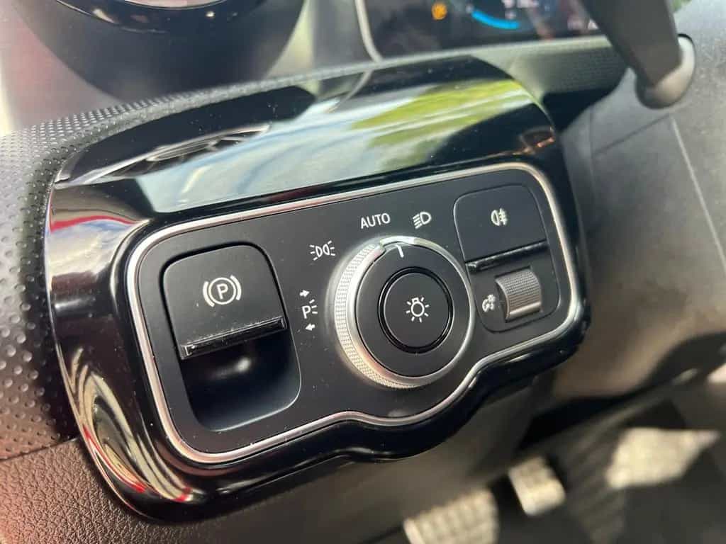 Mercedes-Benz A 35 AMG Performance 4Matic/Panoramadach/1. Hand 02/2019-photo-18