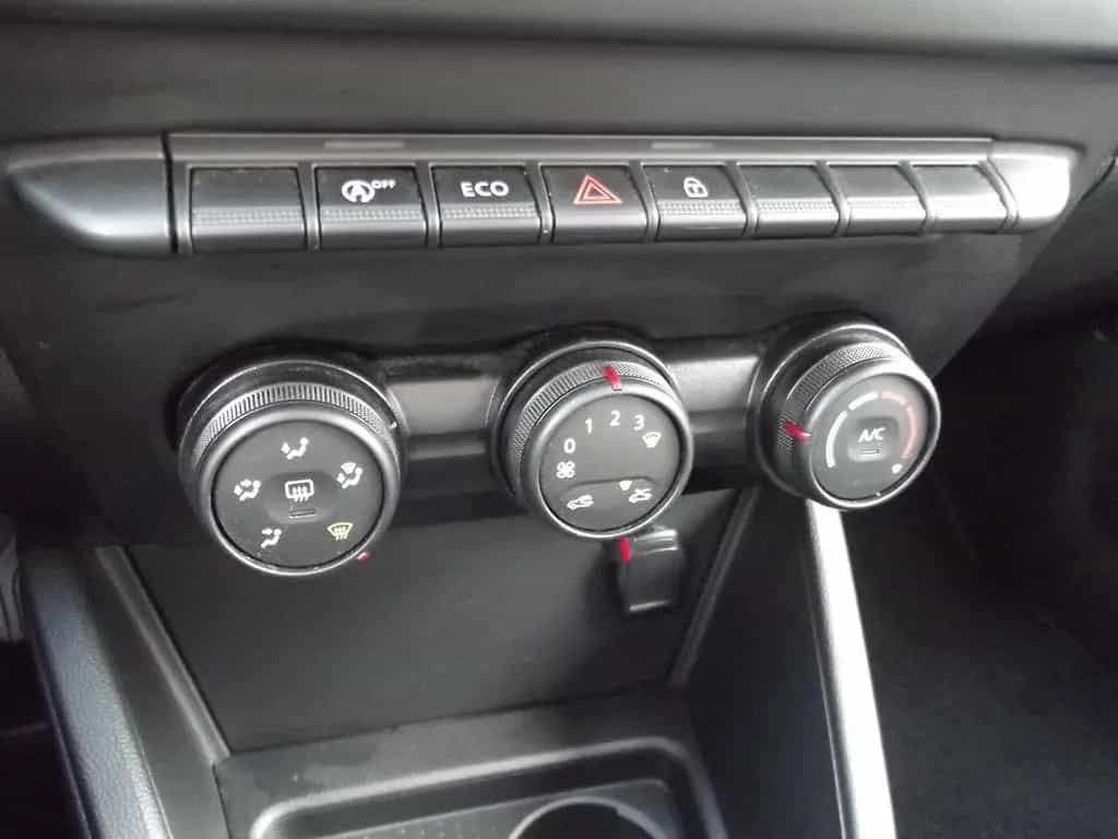 Dacia Duster II Essential KLIMA AHK 04/2018-photo-11