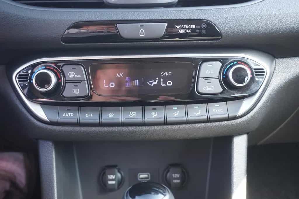 Hyundai i30 1.5 Mild-Hybrid Kamera Tempomat Sitzheizung 10/2021-photo-21
