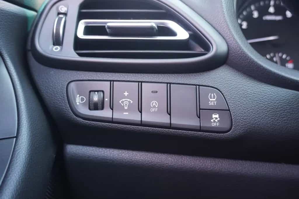 Hyundai i30 1.5 Mild-Hybrid Kamera Tempomat Sitzheizung 10/2021-photo-29