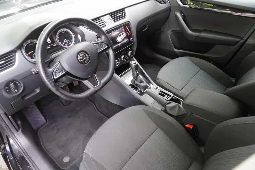 Skoda Octavia Combi 1.5 TSI Style DSG LED AHK Navi PDC 03/2018-photo-10
