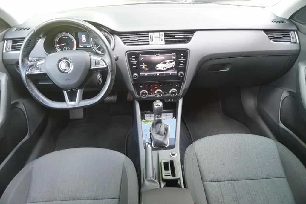 Skoda Octavia Combi 1.5 TSI Style DSG LED AHK Navi PDC 03/2018-photo-11