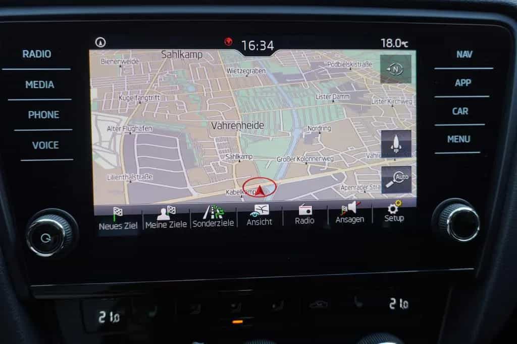 Skoda Octavia Combi 1.5 TSI Style DSG LED AHK Navi PDC 03/2018-photo-20
