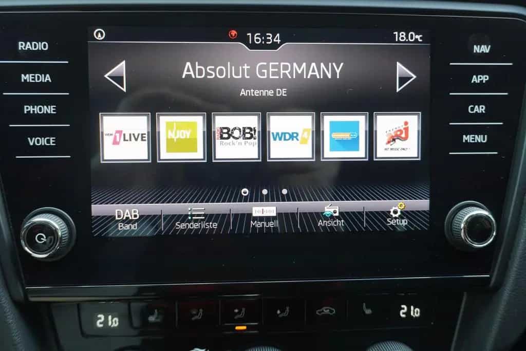 Skoda Octavia Combi 1.5 TSI Style DSG LED AHK Navi PDC 03/2018-photo-21