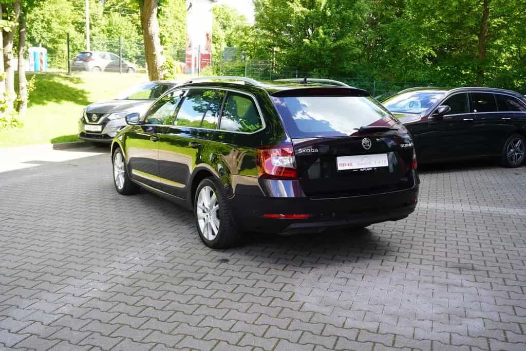 Skoda Octavia Combi 1.5 TSI Style DSG LED AHK Navi PDC 03/2018-photo-7