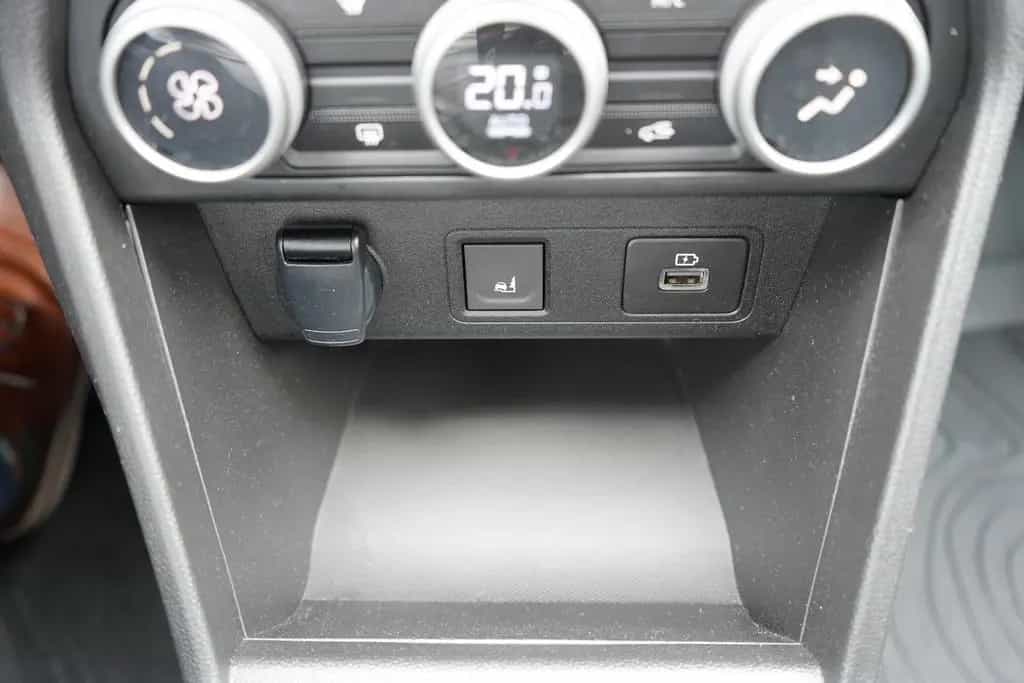 Dacia Jogger 1.0 TCE Extreme LED Navi Sitzheizung 08/2023-photo-19