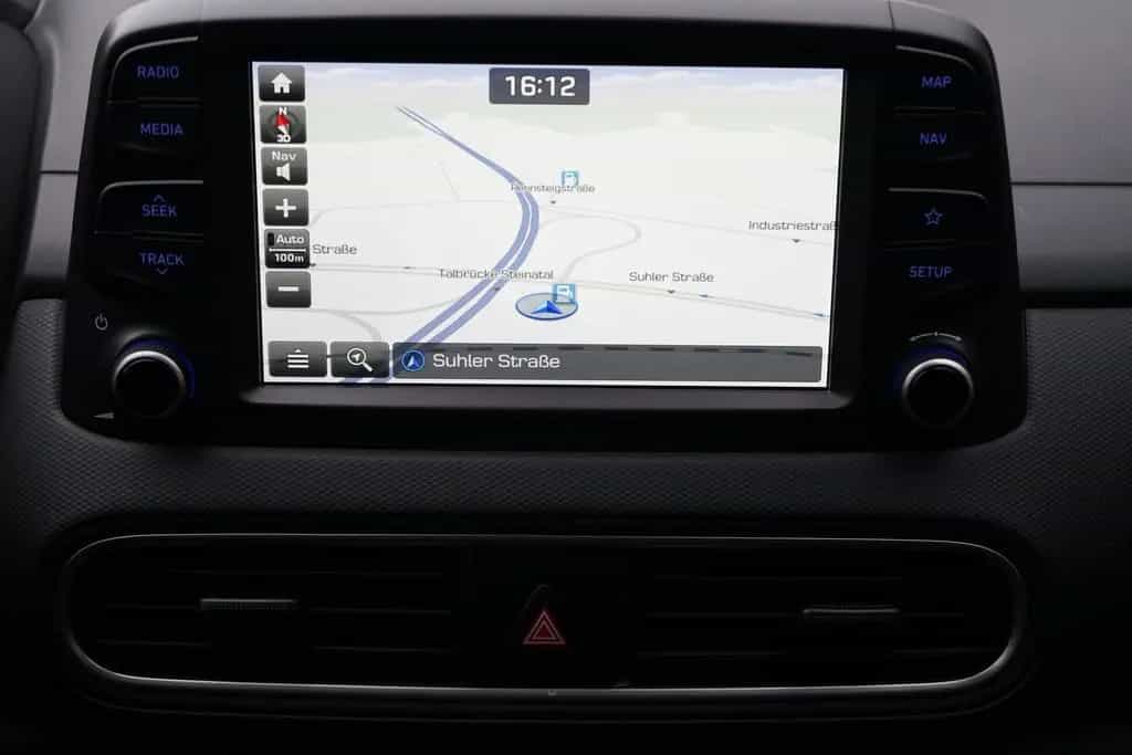 Hyundai KONA 1.0 T-GDI Kamera Navi DAB Klima 09/2020-photo-11