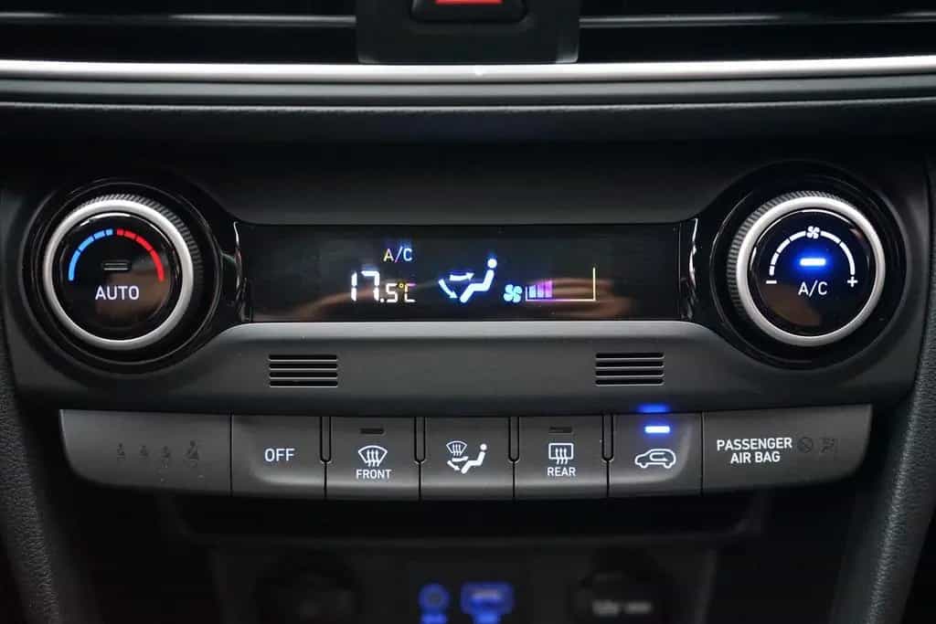 Hyundai KONA 1.0 T-GDI Kamera Navi DAB Klima 09/2020-photo-17