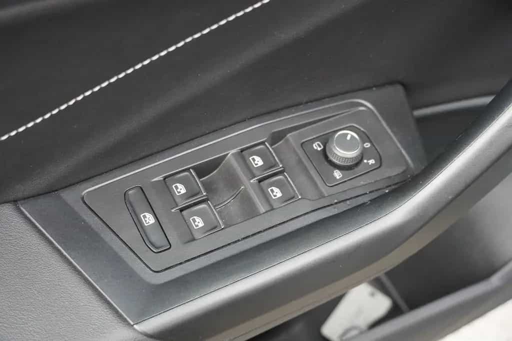Volkswagen T-Roc 1.5 TSI DSG R-Line LED Navi ACC Keyless-Go 10/2022-photo-29