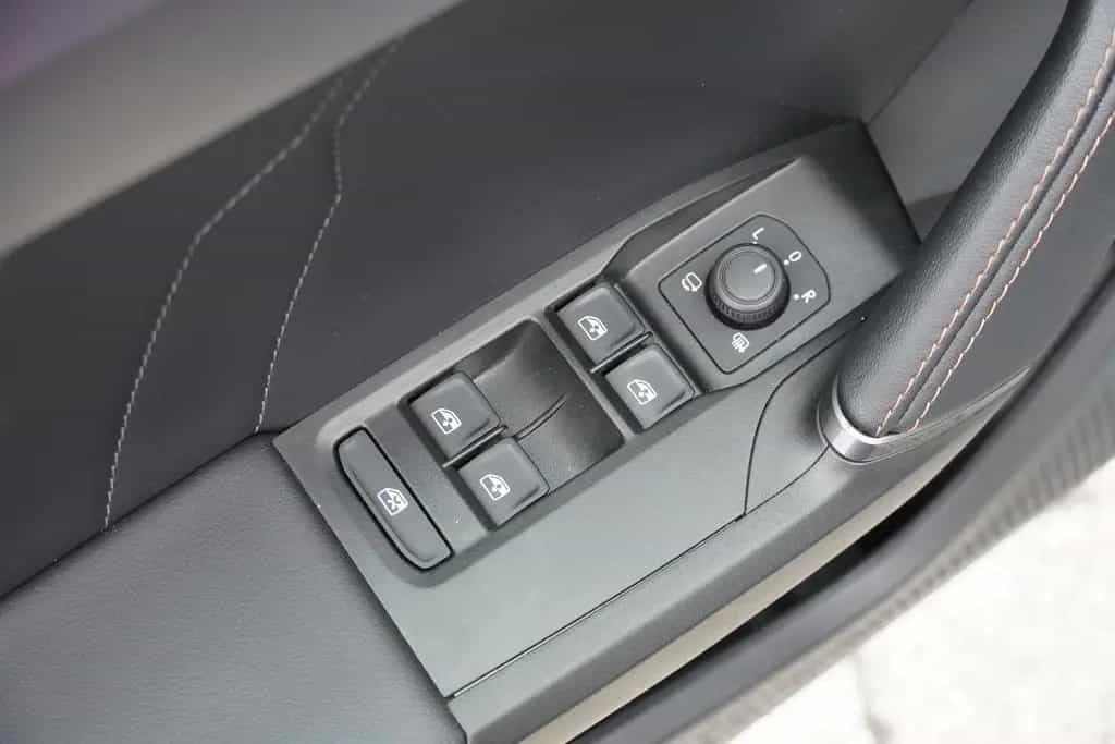 Cupra Leon 2.0 TSI 221 kW VZ Kamera LED Navi PDC ACC 06/2024-photo-32