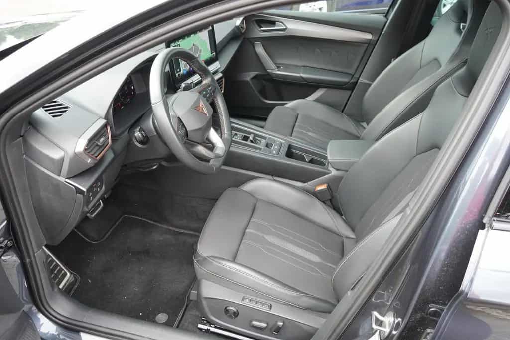Cupra Leon 2.0 TSI 221 kW VZ Kamera LED Navi PDC ACC 06/2024-photo-33