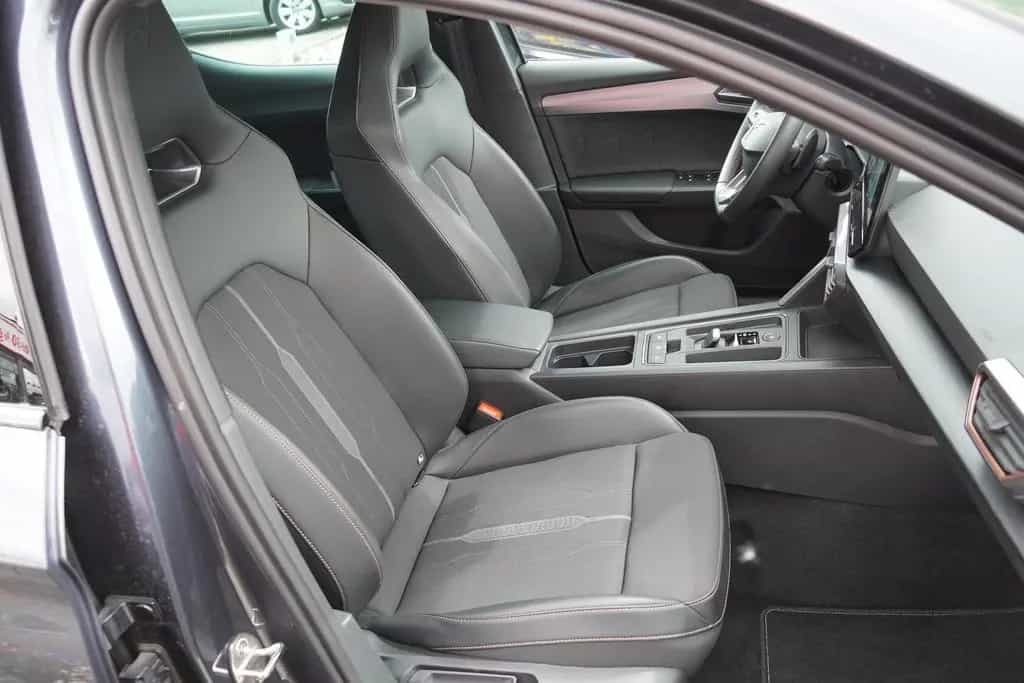 Cupra Leon 2.0 TSI 221 kW VZ Kamera LED Navi PDC ACC 06/2024-photo-35