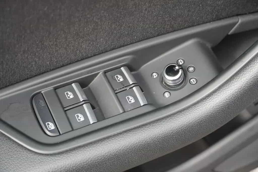 Audi A4 Avant 1.4 TFSI sport Tempomat Navi Keyless-Go 05/2018-photo-28