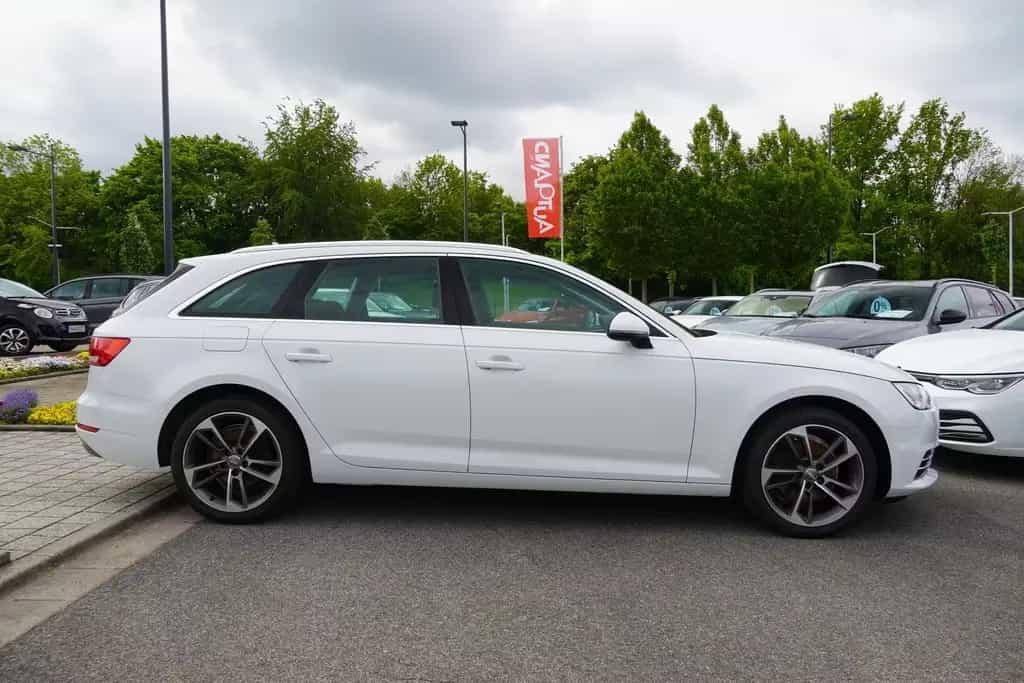 Audi A4 Avant 1.4 TFSI sport Tempomat Navi Keyless-Go 05/2018-photo-5