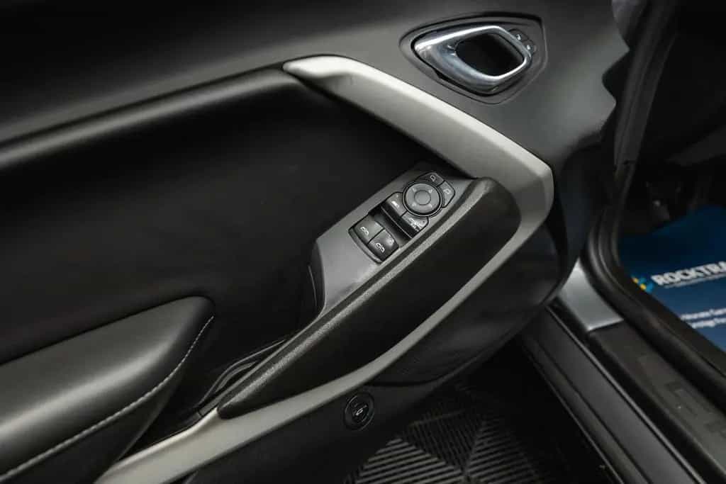 Chevrolet Camaro 2.0 Turbo Cabrio ZL1 Package *CarPlay*LED 04/2020-photo-34