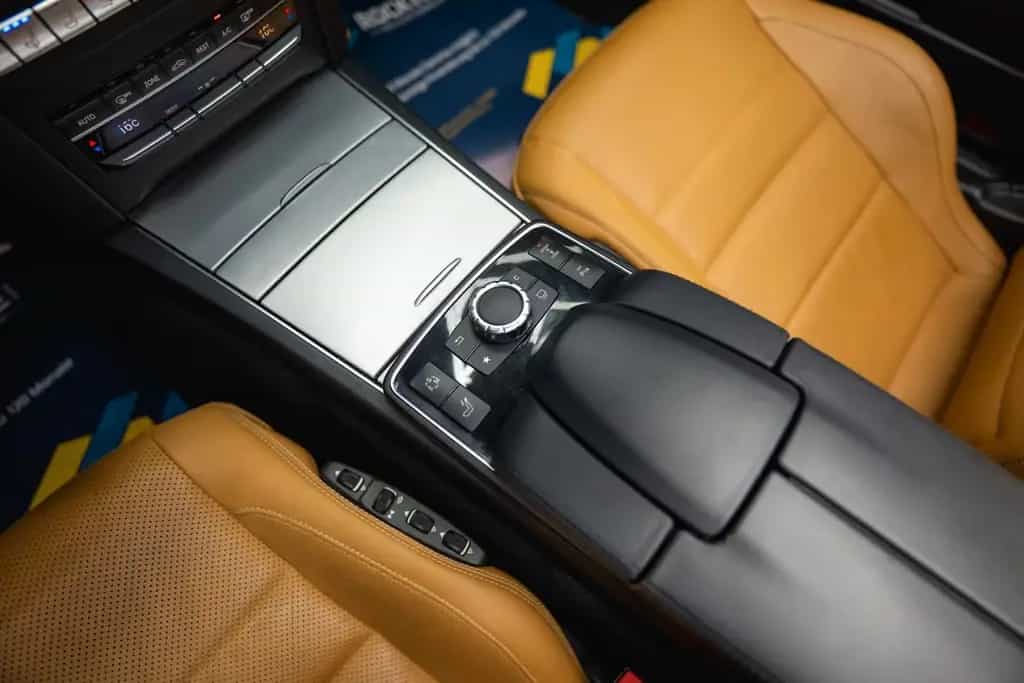 Mercedes-Benz E 500 V8 CGI AMG Night-Paket*FullOption*ACC*360* 04/2015-photo-28