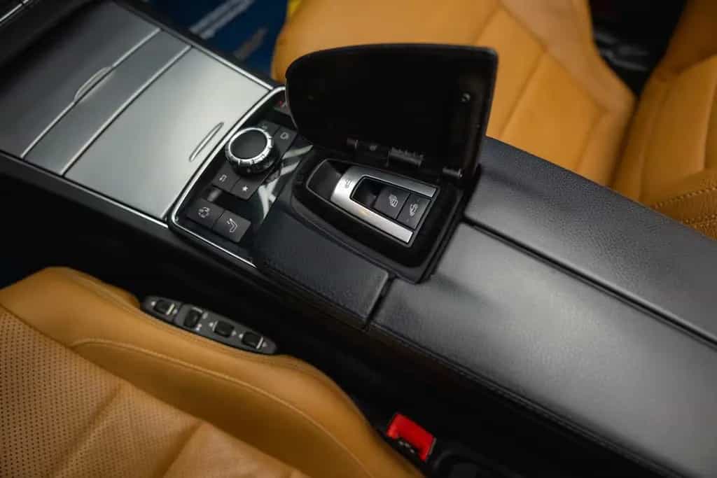 Mercedes-Benz E 500 V8 CGI AMG Night-Paket*FullOption*ACC*360* 04/2015-photo-29
