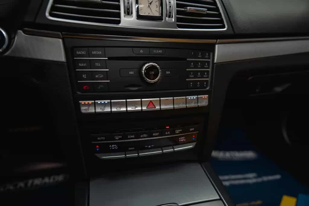 Mercedes-Benz E 500 V8 CGI AMG Night-Paket*FullOption*ACC*360* 04/2015-photo-30