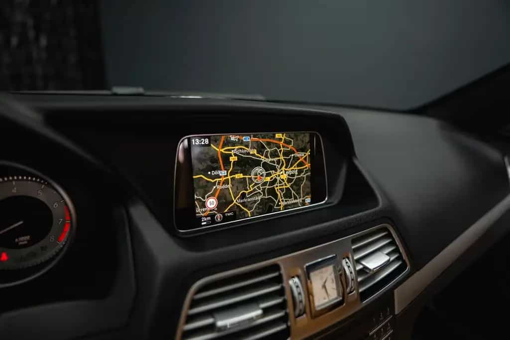 Mercedes-Benz E 500 V8 CGI AMG Night-Paket*FullOption*ACC*360* 04/2015-photo-31