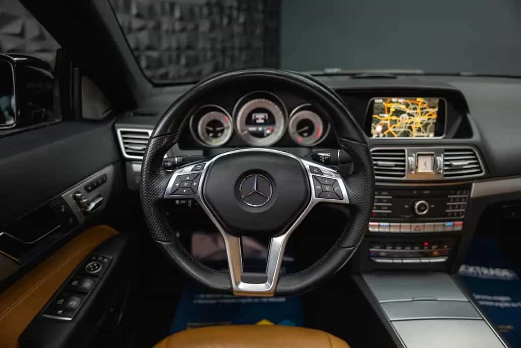 Mercedes-Benz E 500 V8 CGI AMG Night-Paket*FullOption*ACC*360* 04/2015-photo-33