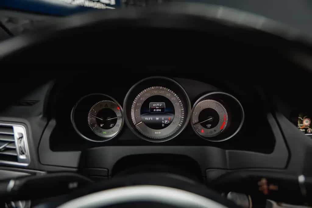 Mercedes-Benz E 500 V8 CGI AMG Night-Paket*FullOption*ACC*360* 04/2015-photo-34