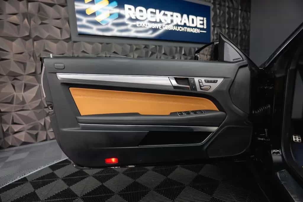 Mercedes-Benz E 500 V8 CGI AMG Night-Paket*FullOption*ACC*360* 04/2015-photo-36