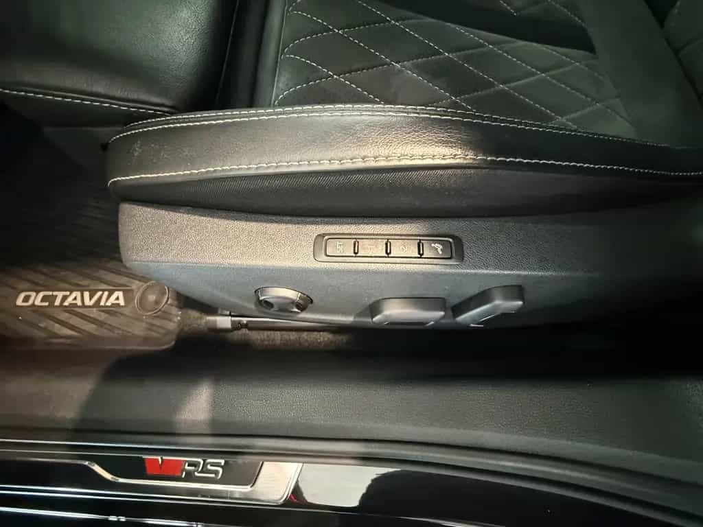 Skoda Octavia Lim. RS/KAMERA/ACC/TOT/AHK/ 03/2023-photo-17