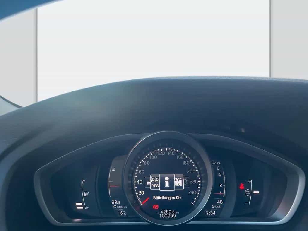 Volvo V40 Momentum°LEDER°KAMERA°NAVI°LED° 11/2017-photo-11