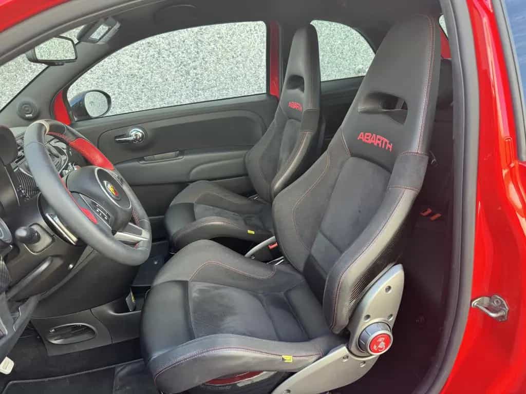 Abarth 695 TRIBUTO FERRARI /CARBON/N°1056/1199 12/2011-photo-1