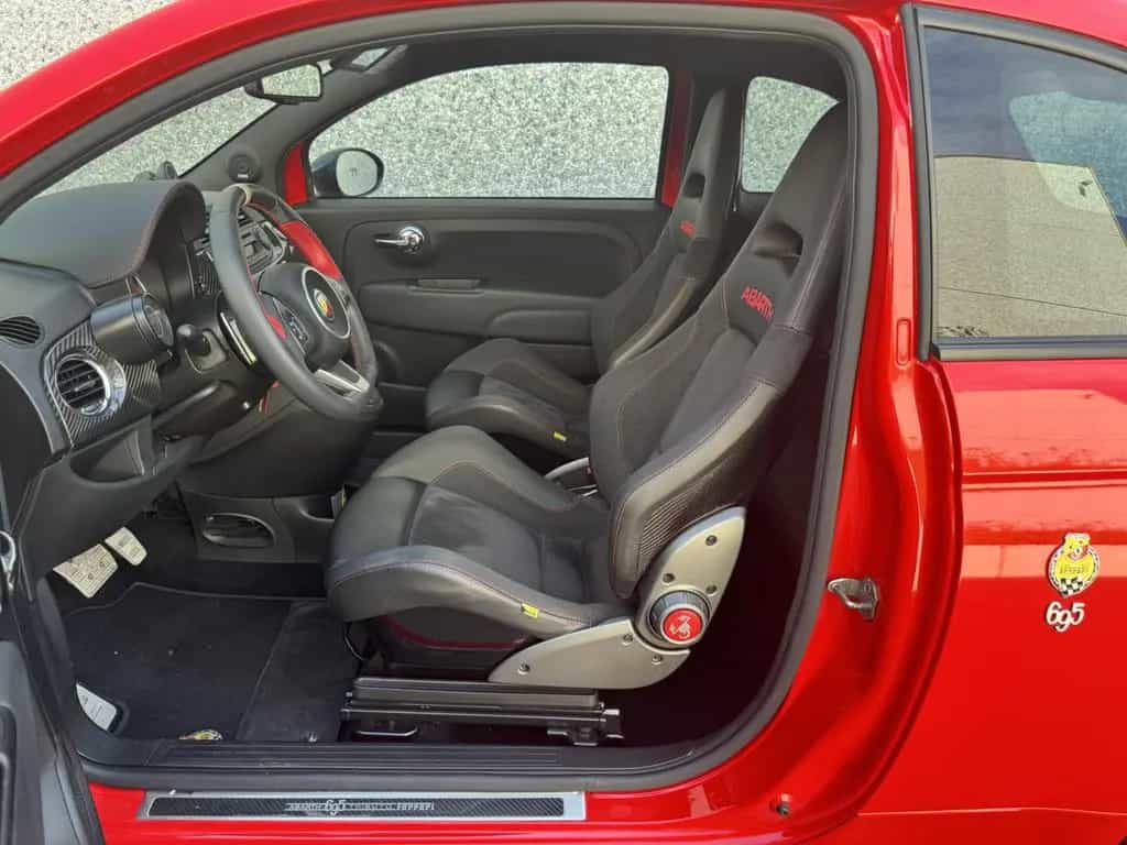 Abarth 695 TRIBUTO FERRARI /CARBON/N°1056/1199 12/2011-photo-10