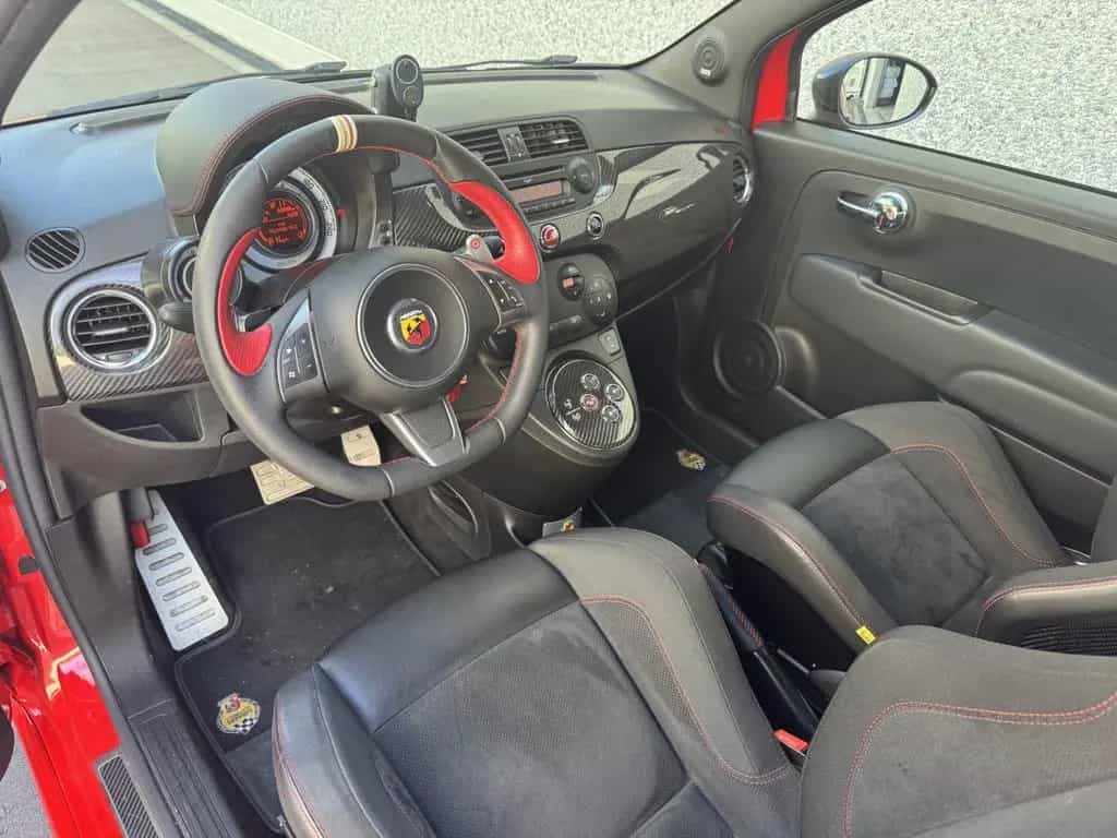 Abarth 695 TRIBUTO FERRARI /CARBON/N°1056/1199 12/2011-photo-11